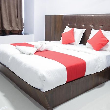 Hotel Apple Inn Нави Мумбаи Экстерьер фото