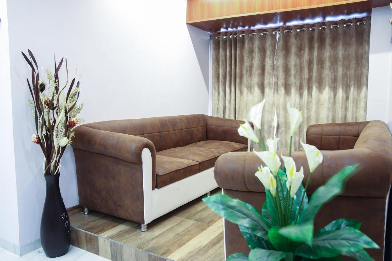 Hotel Apple Inn Нави Мумбаи Экстерьер фото