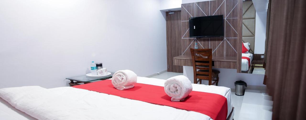 Hotel Apple Inn Нави Мумбаи Экстерьер фото