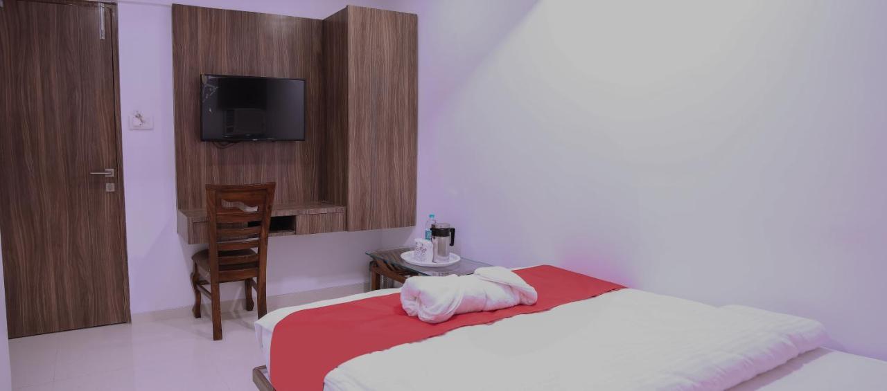 Hotel Apple Inn Нави Мумбаи Экстерьер фото