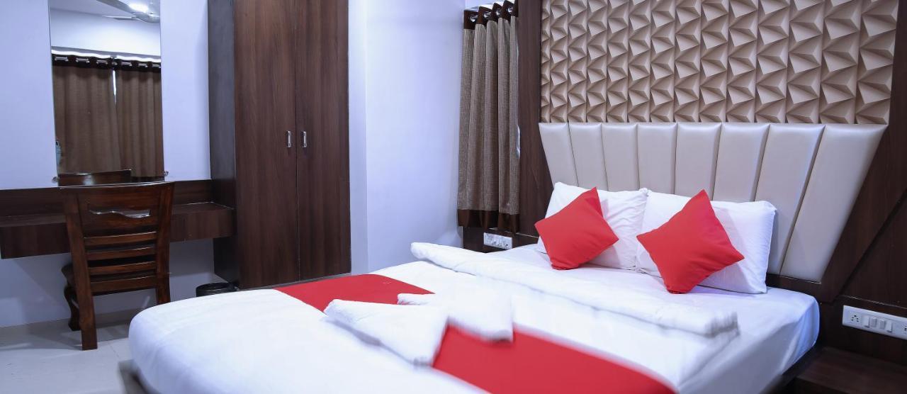 Hotel Apple Inn Нави Мумбаи Экстерьер фото