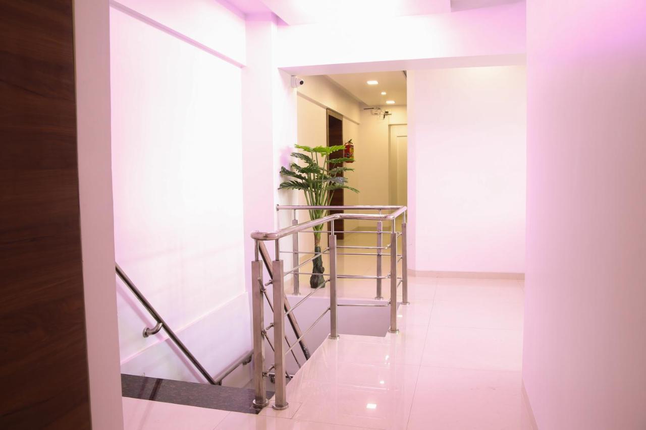Hotel Apple Inn Нави Мумбаи Экстерьер фото