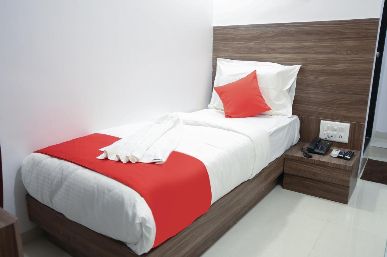Hotel Apple Inn Нави Мумбаи Экстерьер фото